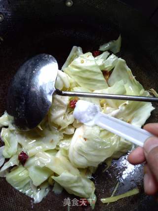 包菜炒肉的家常做法